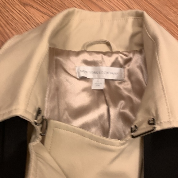 NY & Co EUC Short Double Breast Belted Trench Coat - Picture 5 of 16